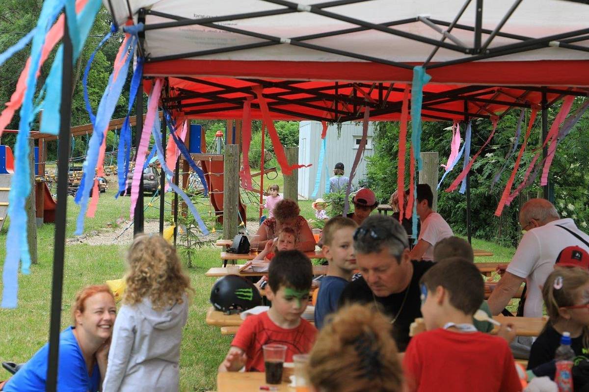 Pozývame všetky deti od 0 do 15 rokov na Detský športový deň, ktorý sa uskutoční 23.6.2024 o 10,00 hodine v Areáli pri Turci.
Na občerstvenie bude guľáš a bude sa podávať cukrová vata.