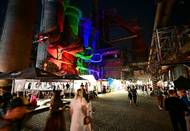 V průběhu páteční noci se na policisty obrátil jeden z návštěvníků. Cizinec oznámil, že se mu ztratila na festivalu manželka. Dvě hodiny ji nemohl najít.