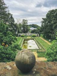 Součástí prvního patra je také velká terasa.