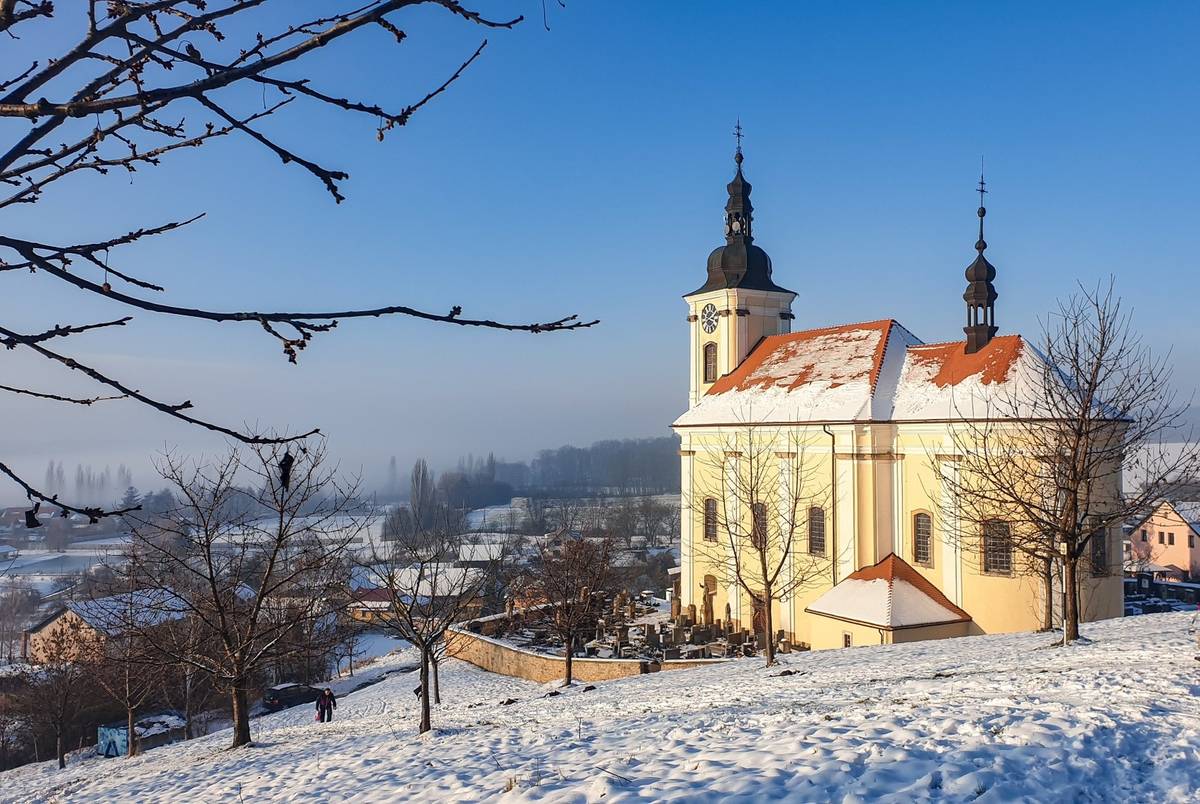 Na Štědrý den ve 14 hod. se v kostele sv. Petra a Pavla v Konecchlumí koná vánoční mše.