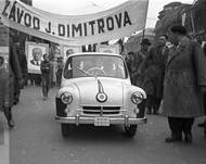 Ne vždy se ale v průvodech objevovala bohatě zdobená alegorická vozidla. Závody Jiřího Dimitrova, tedy Avia, v roce 1956 předvedly prototyp malého vozidla 350, který ale do sériové výroby nezamířil.