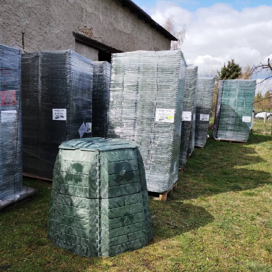 Obec Červené Janovice pořídila, v rámci projektu „Předcházení vzniku odpadů v Červených Janovicích“ z programu Ministerstva životního prostředí ČR, kompostéry do každé zahrady v našich obcích. Informace naleznete ve Vašich poštovních schránkách.