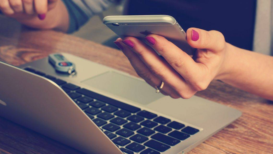 Štatistika je neúprosná, viac ako 75% občanov a turistov dáva prednosť mobilu pred počítačom. Obec Raslavice chce tento trend zachytiť a prezentovať sa občanom pomocou modernej a intuitívnej mobilnej aplikácie tak, ako si to sami želajú a ako im to vyhovuje. Buďte s nami moderní a smart a, hlavne, úplne bez starostí...