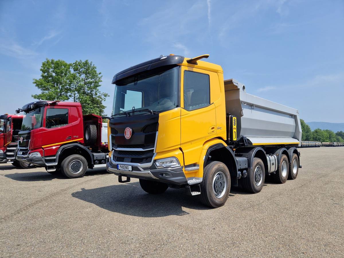 Tatra na kopřivnickém polygonu ukázala novinářům novou generaci svého civilního nákladního automobilu Phoenix. Ten se uplatňuje ve stavebnictví, lesnictví, těžařství, zemědělství nebo komunálu.