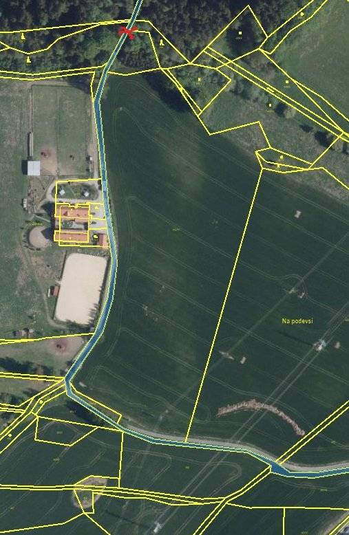 Oznamujeme, že je otevřená - přístupná místní komunikace na parc.č. 520/2 v k.ú.Komorovice za samotou u Zemků dnes Na Radosti.