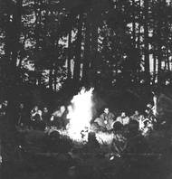 Bezprostředně po válce založil na Žižkově s kamarádem Aloisem Vlachem skautské středisko Pochodeň. Brzy poté byl jmenován okrskovým náčelníkem Junáka v Karlíně. Obnovený skauting ale netrval dlouho, komunisté ho krátce po únorovém puči v roce 1948 znovu zakázali. (Ilustrační foto.)