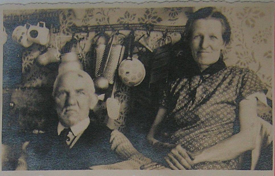 Otec Eduarda Marka Antonín se do Prahy přistěhoval z Lipnice, kde byl kovářem. Maminka Františka, rozená Švandelíková, pocházela z Orlických hor.