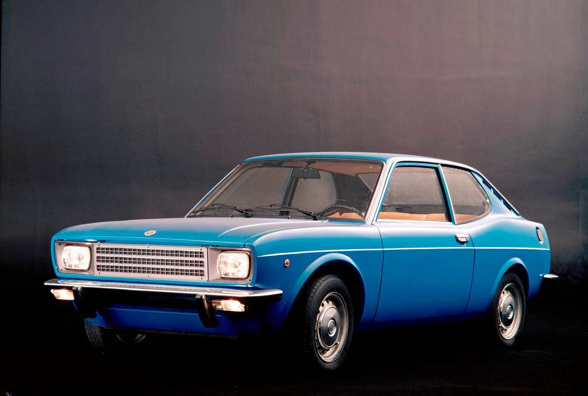 Spíše jen v rovině teorie byla pro československé zákazníky dostupná i kupé odvozená od Fiatu 128. Slabší model 1100 S v kombinaci s lépe vybavenou verzí 1100 SL měl pod kapotou jedenáctistovku o výkonu 47 kW, s níž kupé jezdilo až 150 km/h. V roce 1973 se cena vyšplhala na 16 300, respektive 17 400 tuzexových korun za model SL, o rok později už byla cena 18 500, respektive 20 250 tuzexových korun za model SL.