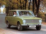 Kombi měla v nabídce i Lada, konkrétně se jednalo o model 2102 se zavazadlovým prostorem o objemu 610 litrů, který ovšem podobně jako mnoho dalších kombíků patřil mezi běžnými zájemci o automobil k nedostatkovému zboží. Za auto s výkonem 44 kW a spotřebou mezi osmi a devíti litry chtěl Tuzex v roce 1974 celkem 15 500 bonů.