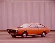 Podobně jako Fiat uměl i Renault v teoretické rovině československým zákazníkům nabídnout sportovní kupé, kterému se nemohla rovnat ani 110 R. Slabší z dvojice byl model 15 TL s třináctistovkou naladěnou na 44 kW. Maximální rychlost byla 150 km/h, spotřeba se vyšplhala na 8,3 l/100 km a cena v roce 1974 na 22 300 tuzexových korun.