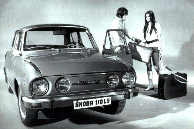 Model 110 LS s technikou kupé 110 R představoval naprostý vrchol tehdejší nabídky rodinné škodovky. Výkon 38 kW stačil dle dobového ceníku na nejvyšší rychlost přes 140 km/h a spotřebu 8,6 litru na 100 km. Auto sice stálo 12 tisíc tuzexových korun v roce 1973 a dokonce 13 500 tuzexových korun o rok později, ve výbavě ale mělo hned dvě venkovní zpětná zrcátka, radiální pneumatiky, dvoutónový klakson i perforované čalounění sedadel. Poznávacím znamením pak byla dvě přídavné světla vpředu. Zkrátka takový luxus po československu.