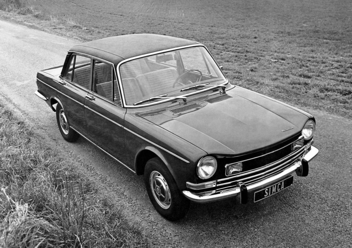 Ve Francii ještě zůstaneme, místo Renaultu však u sedanu Simca 1301 Special. Sedan s 51kW benzinovou třináctistovkou uháněl až 148 km/h, ve výbavě měl přitom otáčkoměr, elektrické hodiny i posilovač brzd. Cena 17 450 tuzexových korun se pro rok 1974 dokázala vyšplhat na 21 250 tuzexových korun. Metalíza stála 200 bonů (v roce 1974 až 250), koženkové čalounění dokonce 450 (v roce 1974 550 bonů).