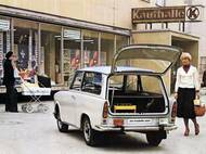 Stejnou techniku, jen zabalenou do praktičtější karoserie, nabízel Trabant 601 Universal. V roce 1973 přišel na 7450 tuzexových korun, o rok později ale zdražil na 8900 tuzexových korun. Přesto levnější auto v nabídce nebylo.