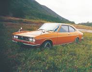 Vysoké emise nespálených uhlovodíků si už v roce 1975 vyžádaly spojení s katalyzátorem. Na snímku kupé Savanna.