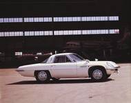 To umožnilo postavit i kupé Cosmo Sport maličké a levné.