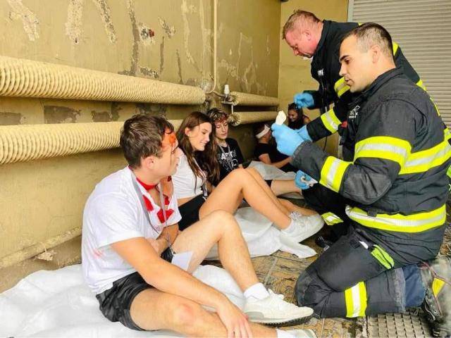 Cílem cvičení bude procvičit postupy a taktiku zásahu PČR ve spolupráci se složkami integrovaného záchranného systému při oznámení mimořádné události, při níž došlo k násilnému útoku ozbrojenou osobou vůči jiným osobám ve školském zařízení. 
                              Číst dál...