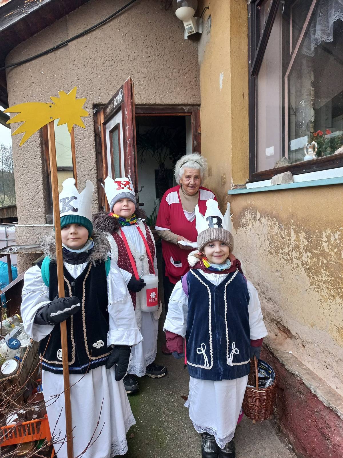 Vážení občané, milí přátelé 
chtěl bych poděkovat Vám všem, kdo jste se zapojili do peněžní Tříkrálové sbírky, která se na území Libňatova konala. Celkem se ve dvou pokladničkách vybralo 16.732 Kč, které charita rozdělí mezi sociální služby a lidi, kteří jsou závislí na pomoci druhých 


Z celého srdce děkuji všem koledníkům, Ivě Pichové a Dáše Teichmanové za zorganizování skupinek a celé sbírky a také ještě jednou Vám, kdo jste věnovali do kasiček finanční prostředky.


Přeji vám hezké dny 



Jarda Pich, starosta