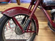 Zde na fotce typ Janeček, s dobovými úpravami, jako je kšilt světla, nebo tyto blatníky.