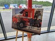 Za tři dekády prošel českou Scanií bezpočet zaměstnanců, hned čtyři z nich jsou ale její součástí od začátku. Ve výročním časopise jim tak značka věnovala několik stránek.