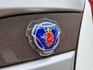 V roce 1995 se ale každá rozhodla jít opět vlastní cestou, logo se proto zjednodušilo.