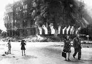 Do hledáčku sovětského dělostřelectva se dostala i budova říšského kancléřství.