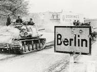 Kdo osvobodí Berlín od Adolfa Hitlera? Už 4. února 1945 se Spojené státy, Sovětský svaz a Velká Británie sešly na Jaltské konferenci, aby se dohodly na rozdělení Německa na čtyři okupační zóny.