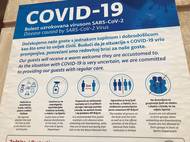 Lodě se podle organizátorů výletů pravidelně dezinfikují. Turisté na palubě nemusejí mít roušky, obsluha ale nosí gumové rukavice.