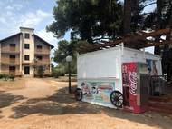 Někteří obchodníci a hotely zatím s otevřením vyčkávají.