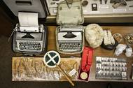 Osobní věci z pozůstalosti Bohumila Hrabala.