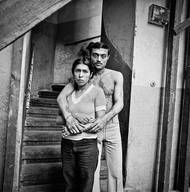 Velkou část Cudlínova souboru tvoří fotografie, které autor pořídil v tradičních pavlačových domech.