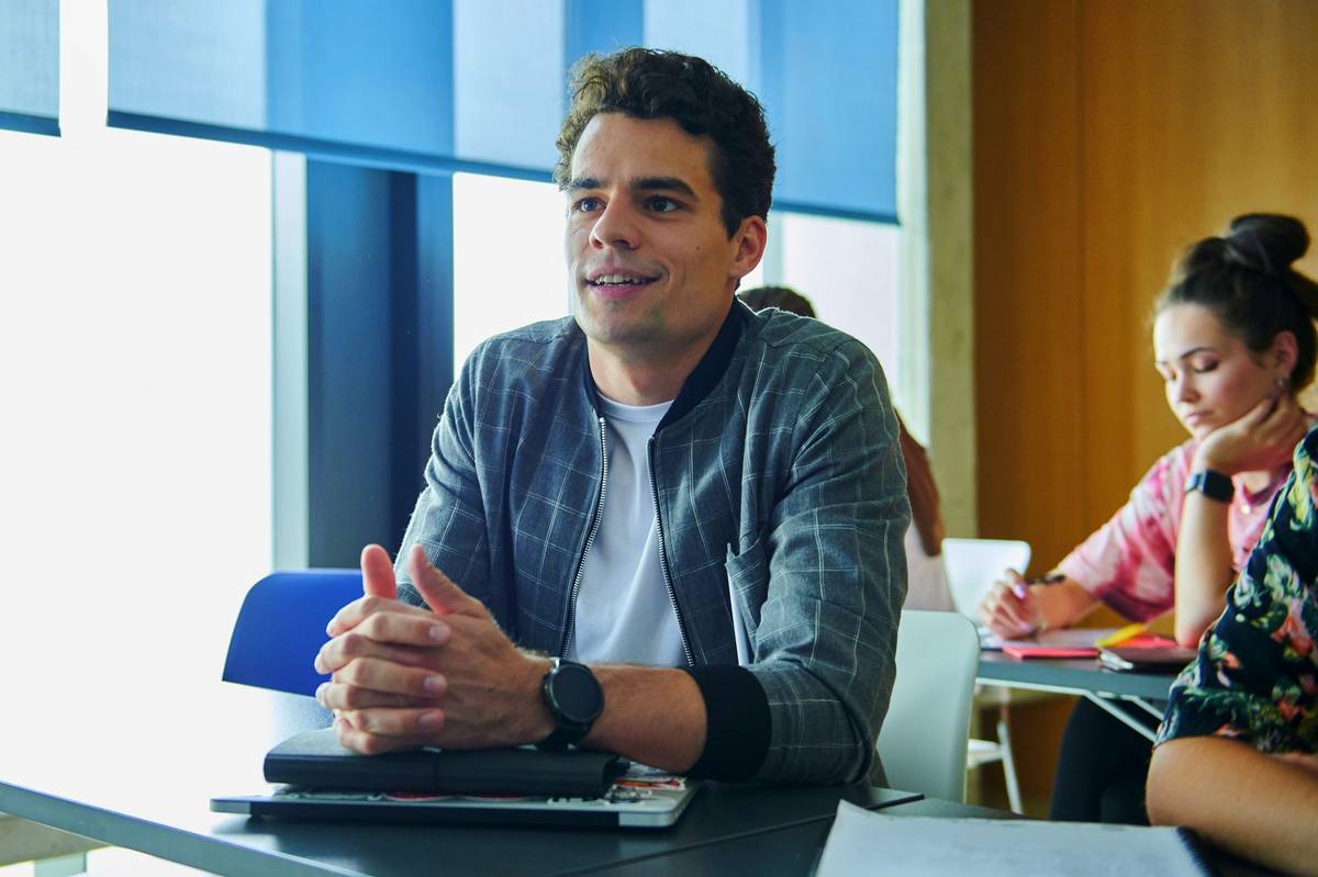 Filip Březina jako Filip a Natálie Řehořová.