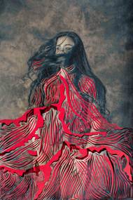 Sujata Setiaová (Velká Británie): Tisíc řezů. Pojmenování souboru portrétů a příběhů je odvozeno od starobylého asijského způsobu mučení lingchi (známého jako "smrt tisícem řezů") a představuje fotografickou studii vzorců domácího násilí v jihoasijské komunitě. Finalistka v kategorii Kreativní fotografie / Profesionální fotografové.