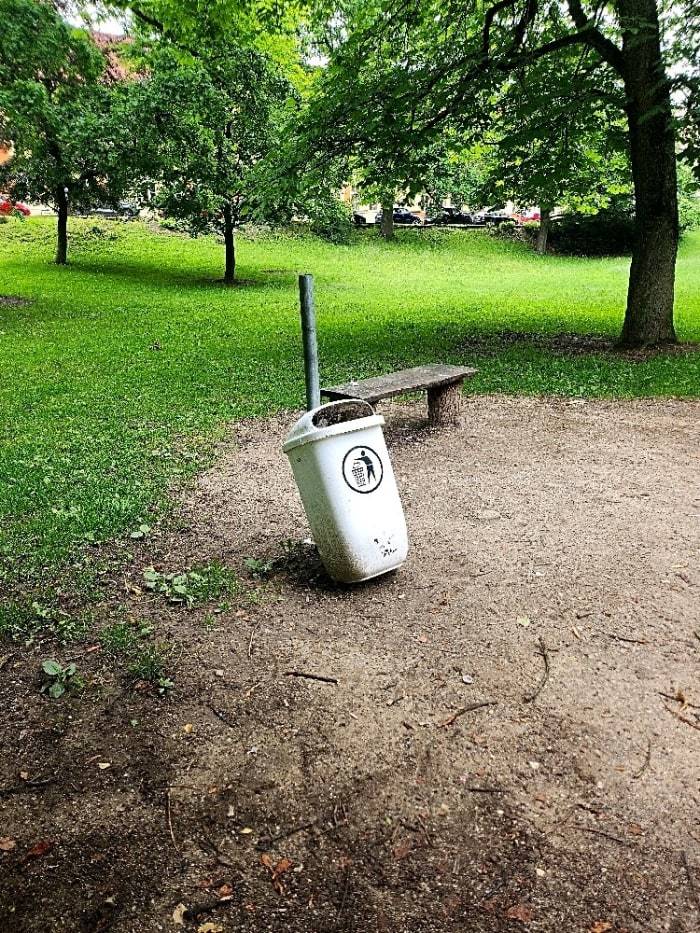 Dobrý den,  odpadkový koš opraven.