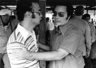 Zde manipulativním projevem oznámil, že senátor Ryan a ostatní byli zastřeleni a nyní všichni musí zemřít. "Kongresman je mrtvý. Myslíte, že nám to jen tak odpustí? To musíte být blázni. Budou tady mučit naše děti," zvolal. Za zády mu demonstrativně asistovalo ozbrojené komando. Lidé neměli šanci odporovat.