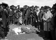 1896 - František Krátký, Ušlapaná na carské korunovační slavnosti na Chodynském poli, 18. května 1896 (sbírka Scheufler)