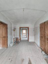 Rodina chce dům rekonstruovat zčásti svépomocí. K ruce si ale přizvala architektonické studio Lenky Míkové, které má cit pro domy s geniem loci.