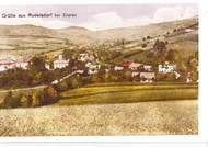 "Zadavatelem stavby se stal místní svérázný starosta a první poštmistr Jan Antonín Sieber, který pověřil šumperského stavitele Josefa Bayera, aby vypracoval návrh vycházející z alpských věžovitých staveb s rázem pevnosti a vznešenosti," říká Martina Freitagová ke staré pohlednici.