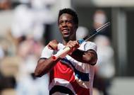 Domácí miláček Gael Monfils dokázal postoupit a ukázal, že v sobě má i ve čtyřiatřiceti letech neutuchající tenisovou vášeň. Ve čtyřech setech dokázal vyřadit nebezpečného Španěla Alberta Ramose.