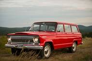 Praotcem dnešních Cherokee byl Jeep Wagoneer uvedený v roce 1962.