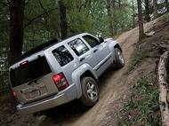 Od roku 2008 prodávaný Jeep Liberty druhé generace působil robustněji.