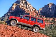 Základní verze pohonu 4x4 Command Trac se připínala natvrdo, posloužila tedy jen na kluzkém povrchu. Vyšší verze Selec Trac měla otevřený středový diferenciál s uzávěrkou. Redukční převodovkou byly vybavené všechny verze.