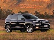 Vrátila se k původnímu jménu Cherokee, ale designem se od slavné minulosti rázně odřízla.