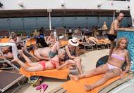 Svářeči při práci na výstavě nového hlavního města Egypta. Nové správní hlavní město (NAC) by mělo mít v budoucnosti šest milionů obyvatel.