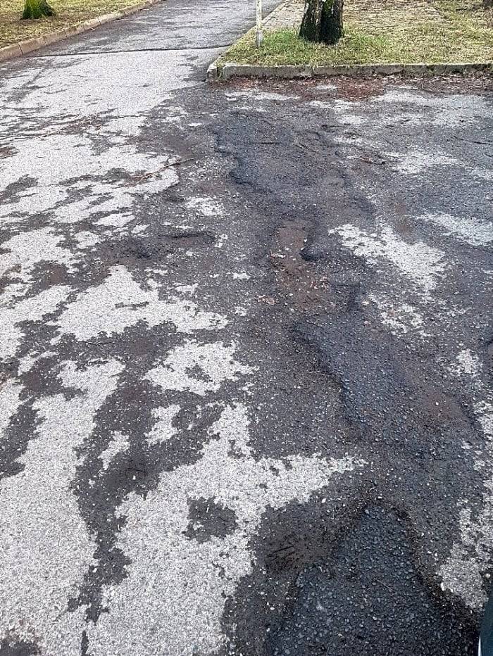 Dobrý den, vozovka byla opravena. Děkujeme za podnět.