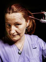 Nominace v kategorii Portrét: David Neff (Mafra, a. s.) - Sestřičky po službě v covidáriu ARO na Bulovce. Ukázka ze série snímků.