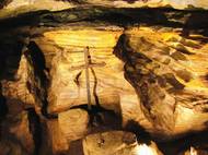 Pestře barevné stěny z mramoru jsou patrné například v takzvané Kapli.