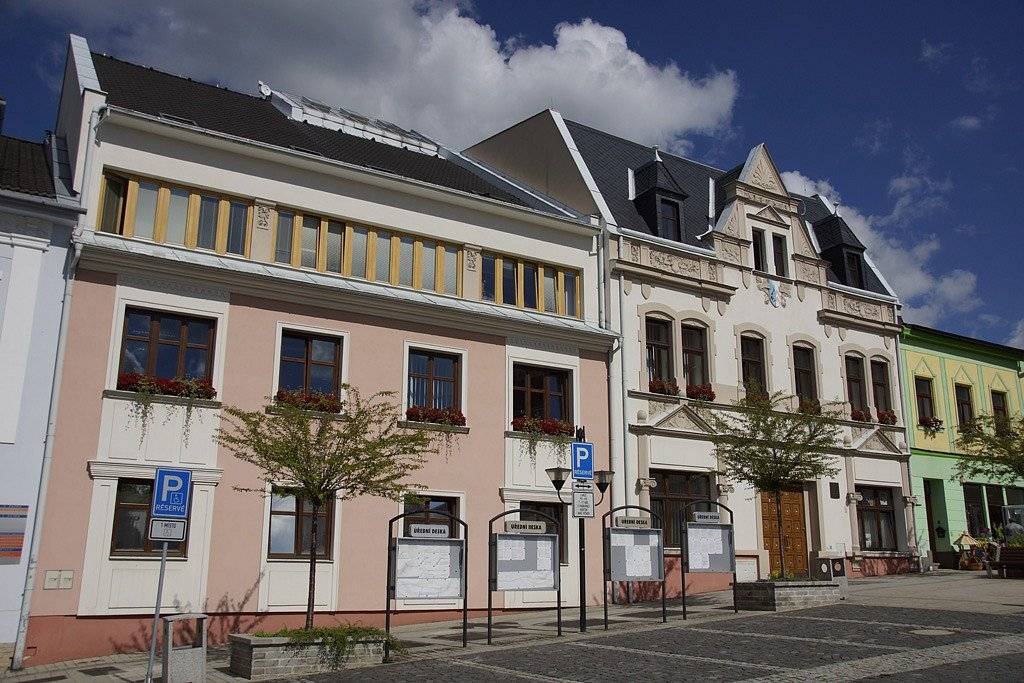 Dne 10.10.2023 bude z provozních důvodů pracoviště Obecního živnostenského úřadu uzavřeno.

Tiskopisy na oznámení změn popřípadě ohlášení živnosti jsou k dispozici na stojanu umístěném před kanceláří živnostenského úřadu Městského úřadu Vítkov.
Případné dotazy či osobní návštěvu můžete uskutečnit na kterémkoli Živnostenském úřadu nebo ve středu dne 11.10.2023 již přímo na pracovišti Obecního živnostenského úřadu Městského úřadu Vítkov.