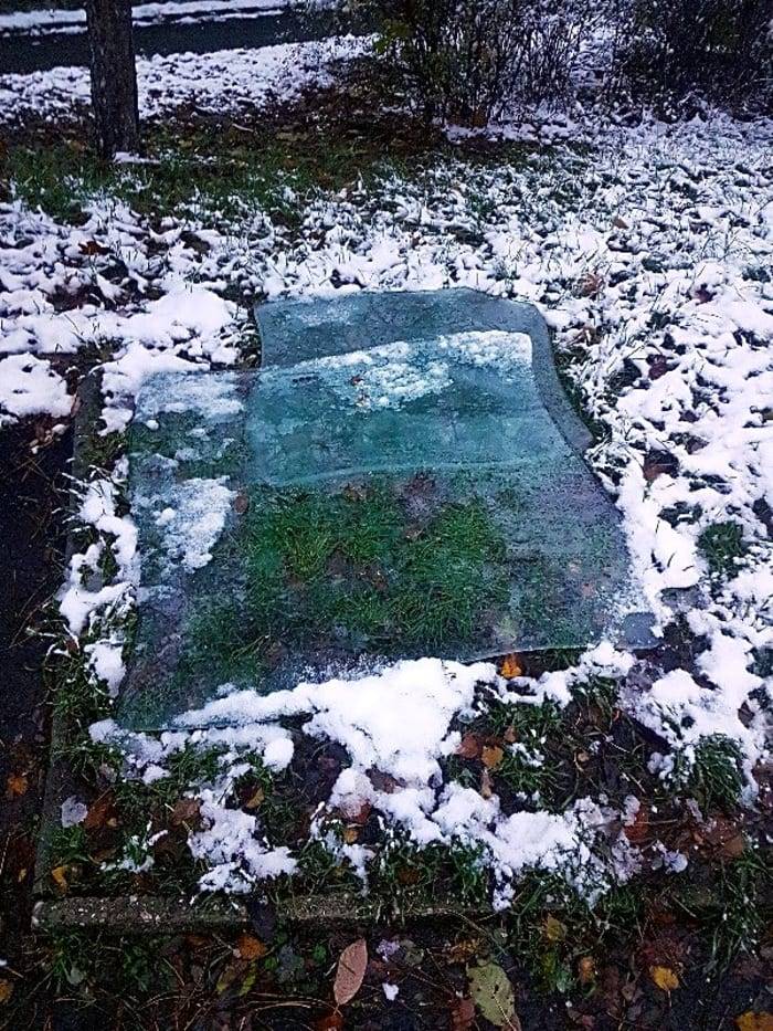 Dobrý den, závada byla předána MmÚL - OŽP. Děkujeme za podnět.