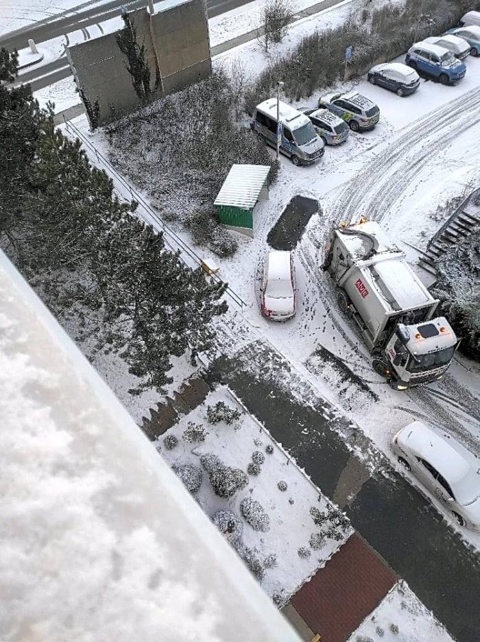 Dobrý den, 
posypová sůl byla doplněna. Děkujeme za podnět.