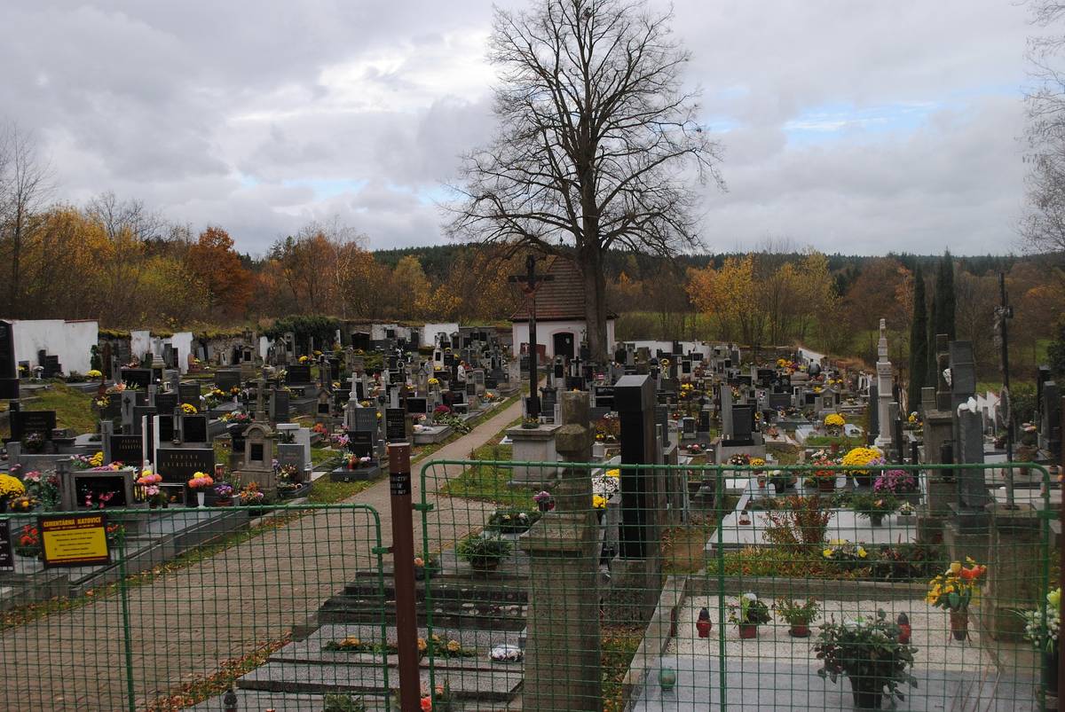 V příloze zasílám informaci k možnosti uzavírání nových smluv na pronájem hrobového místa na hřbitově v Kadově na období 2024 - 2033.